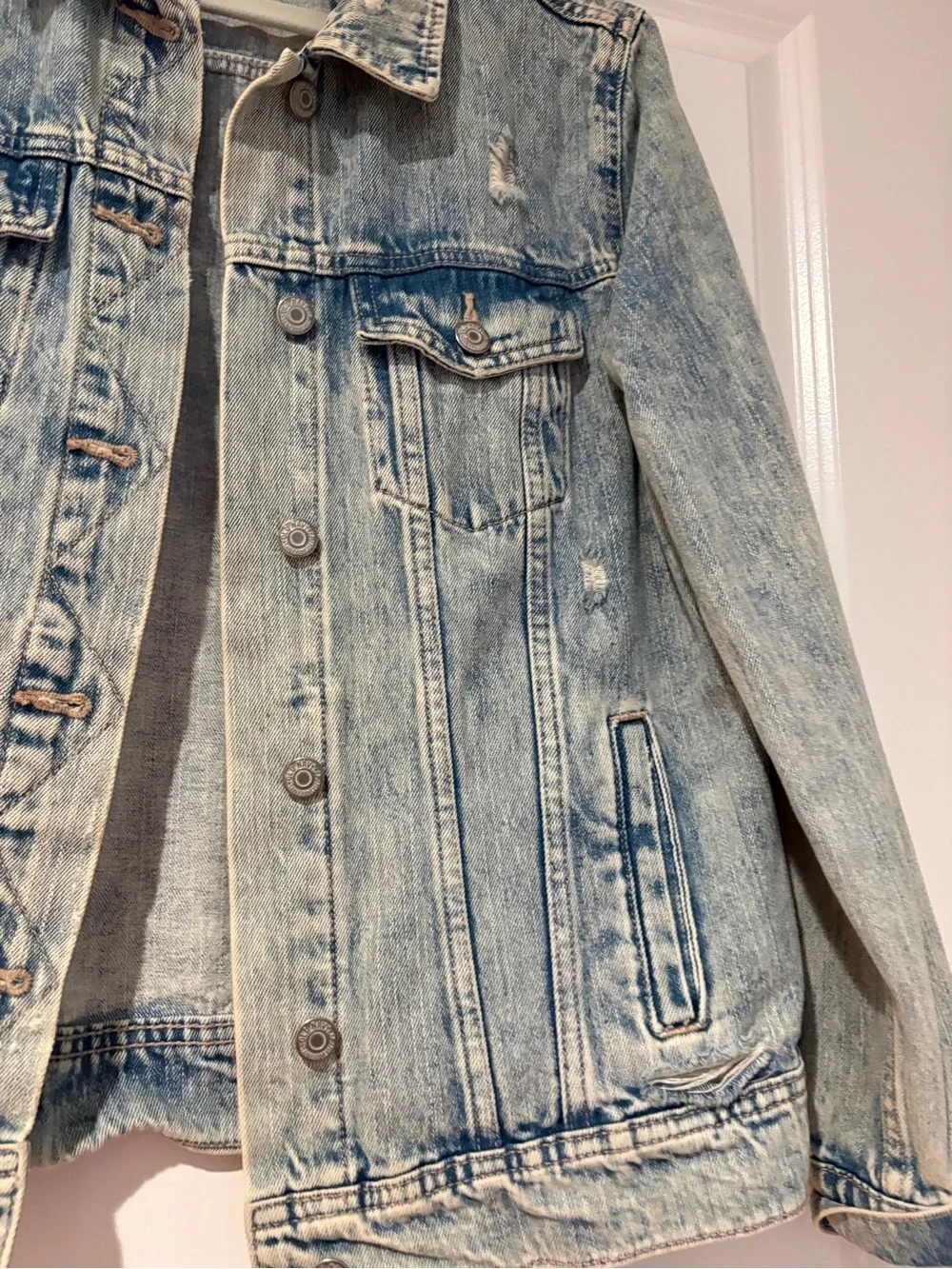 Old Navy Light Blue Washed Denim Jacket - Women